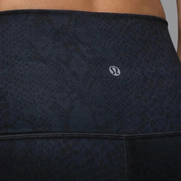 Lululemon wunder under roll down pants 26” - Picture 5 of 10